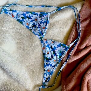 Jolyn bikini triangle top. (JUST TOP)